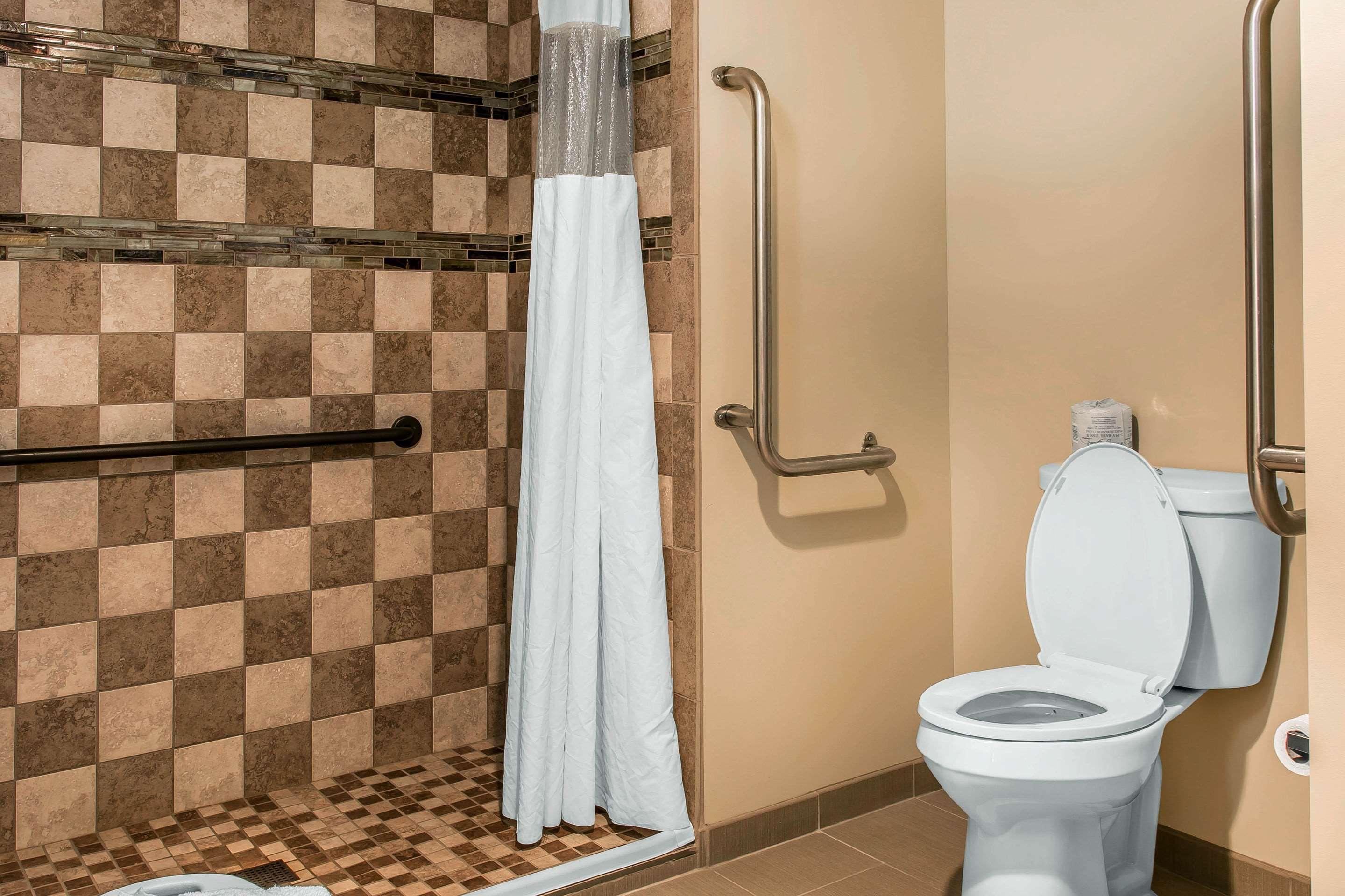 Quality Inn & Suites Хоутон Экстерьер фото