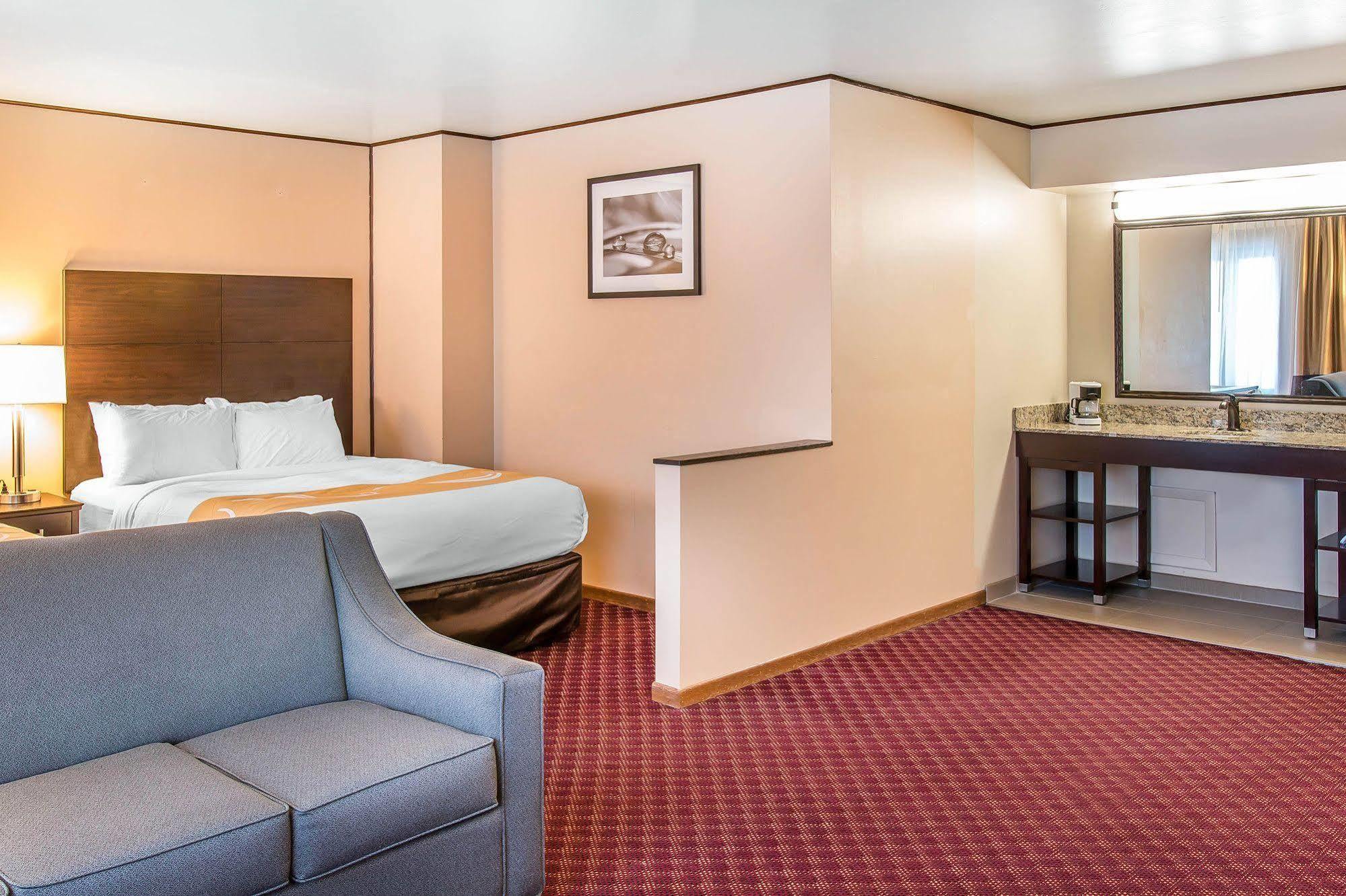 Quality Inn & Suites Хоутон Экстерьер фото