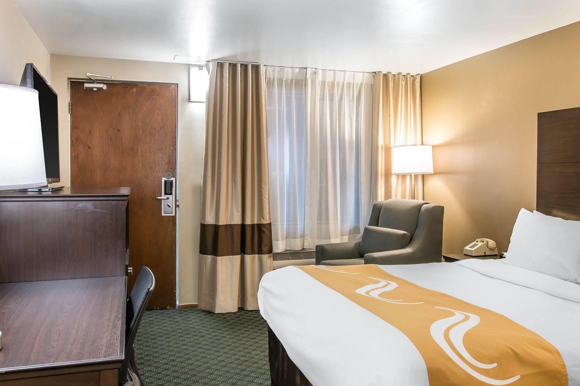 Quality Inn & Suites Хоутон Экстерьер фото