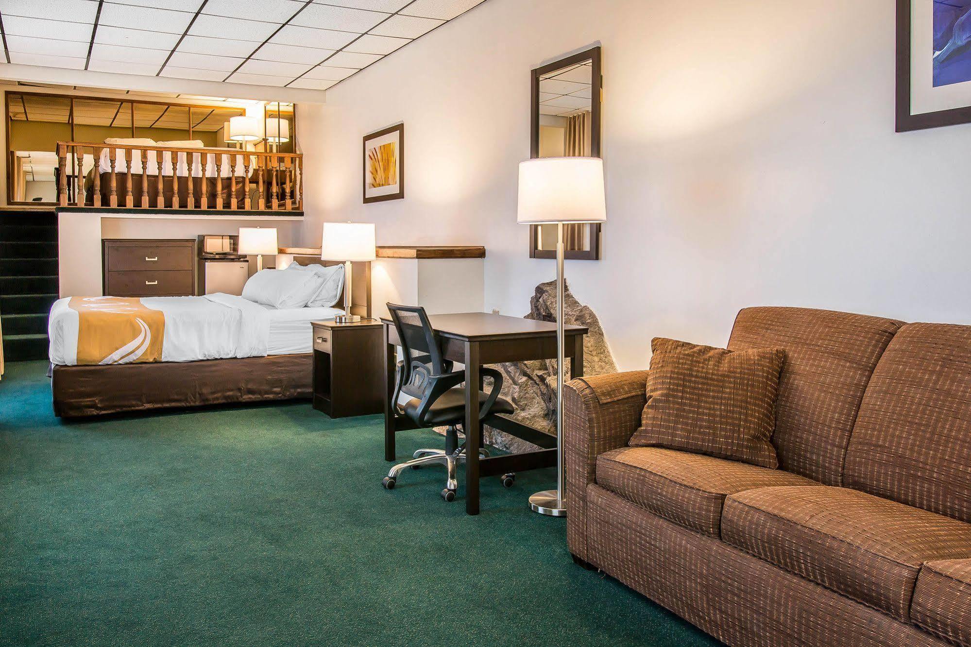 Quality Inn & Suites Хоутон Экстерьер фото